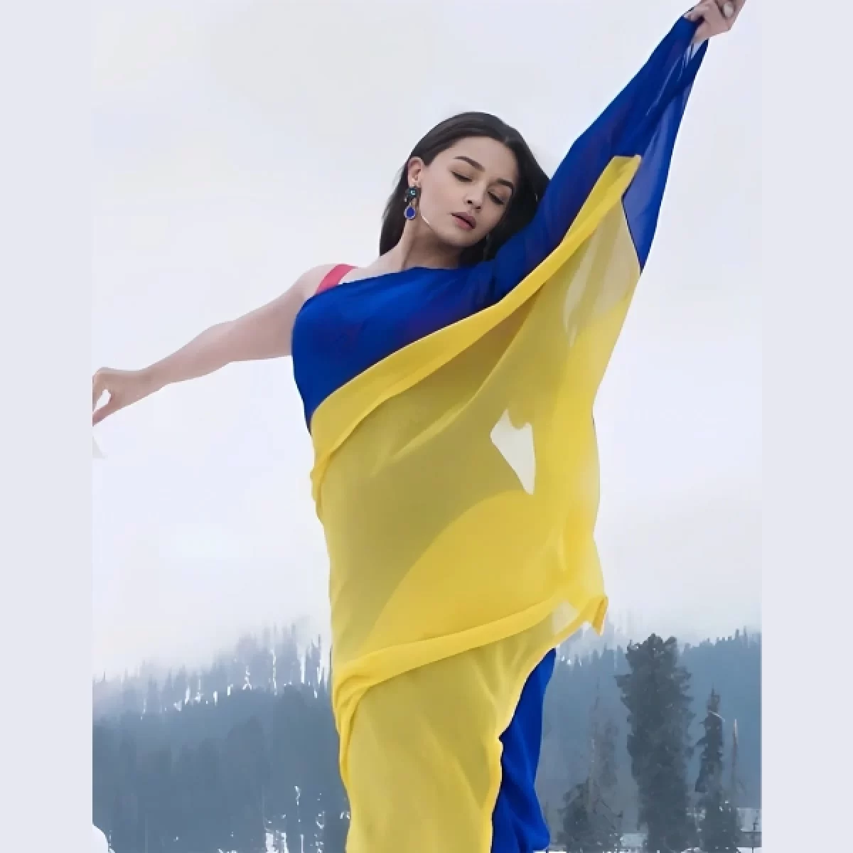 Elegant Alia Bhatt Georgette Saree Blue And Yellow